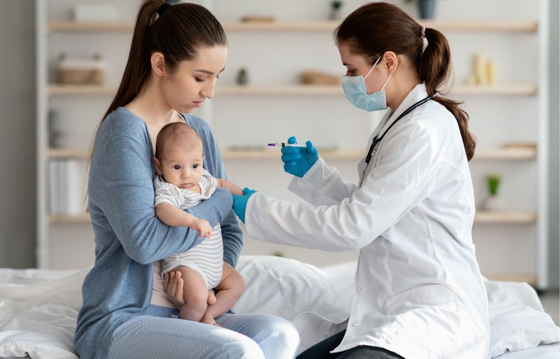 Trẻ sơ sinh 1 tháng tuổi sốt 37.5 độ có sao không? Cần làm gì để hạ sốt cho trẻ 4