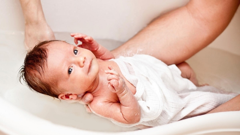 Trẻ sơ sinh 2 ngày không đi ngoài có sao không? 4