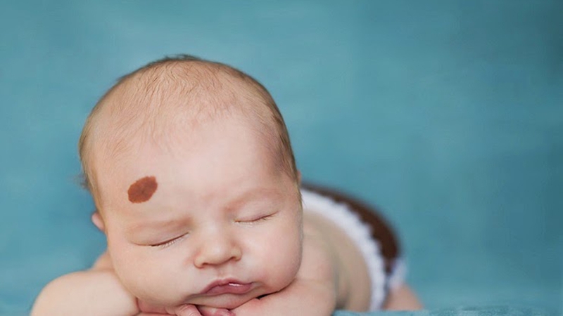 Trẻ sơ sinh 2 tuần tuổi: Sự phát triển và cách chăm sóc như thế nào? 1