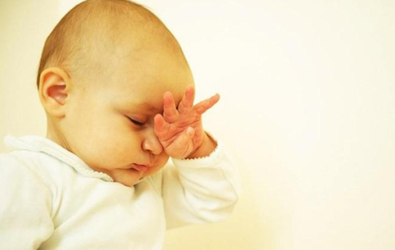 Giải đáp thắc mắc: Trẻ sơ sinh bị đau mắt mẹ kiêng ăn gì? 1