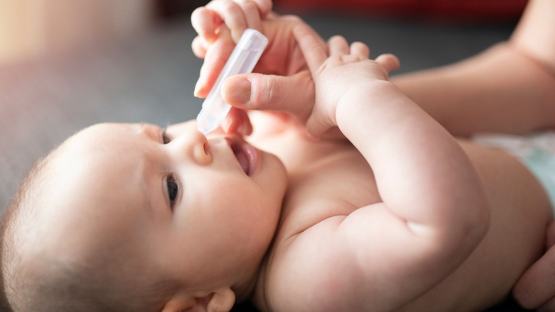 Trẻ sơ sinh bị nghẹt mũi: Nguyên nhân, dấu hiệu và cách xử lý an toàn 4