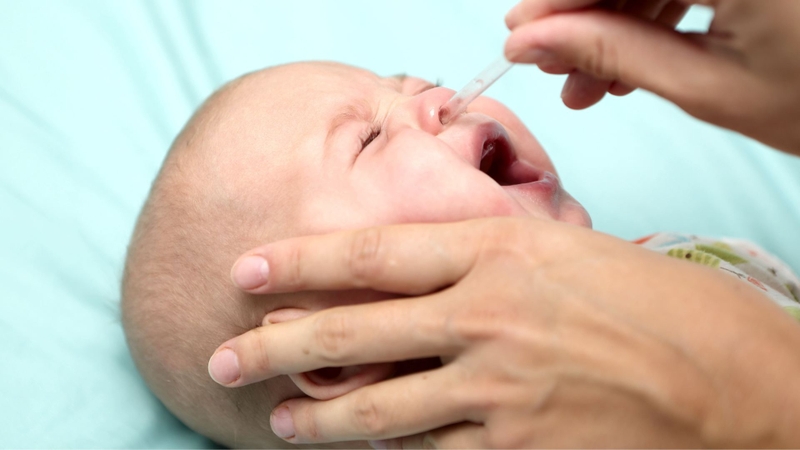 Trẻ sơ sinh bị nghẹt mũi: Nguyên nhân, dấu hiệu và cách xử lý an toàn 5