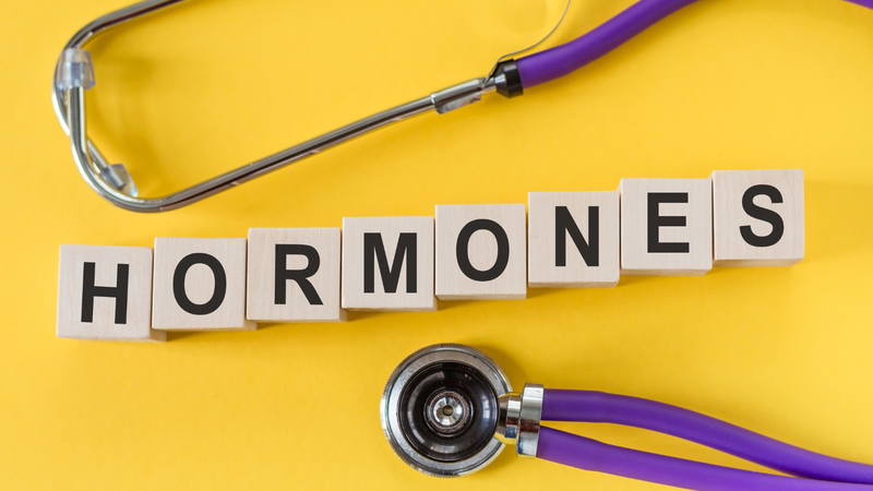 Nội tiết tố của người mẹ truyền sang cơ thể bé