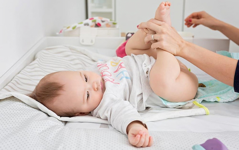 Trẻ sơ sinh bị són ị nhiều lần trong ngày có sao không? Nguyên nhân và cách khắc phục 1
