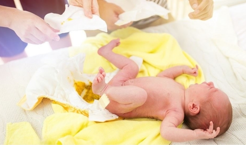 Trẻ sơ sinh bú mẹ 5 ngày không đi ngoài phải làm sao? 1