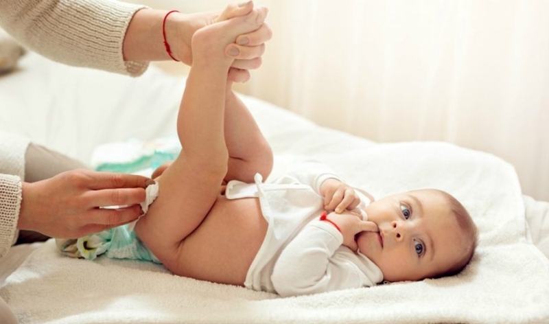 Trẻ sơ sinh bú mẹ 5 ngày không đi ngoài phải làm sao? 2