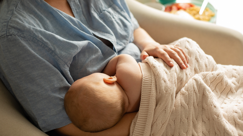 Nhận biết dấu hiệu bú đủ giúp mẹ an tâm hơn trong quá trình chăm sóc con