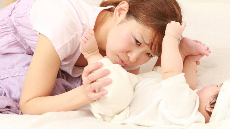 Trẻ sơ sinh đau bụng đi ngoài phải làm sao? 2