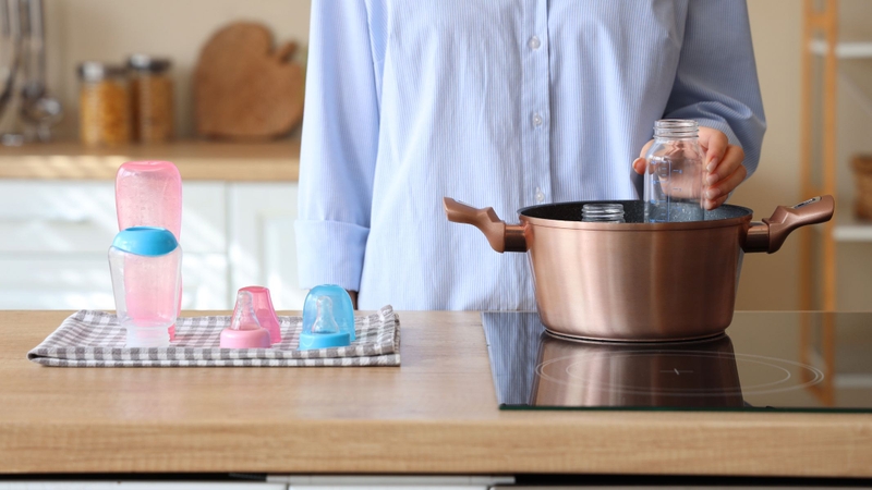 Tiệt khuẩn dụng cụ pha sữa, bảo quản sữa đúng quy chuẩn