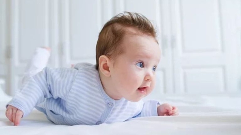 Trẻ sơ sinh ngóc đầu sớm: Điều gì xảy ra với não bộ và cơ thể của bé? 3
