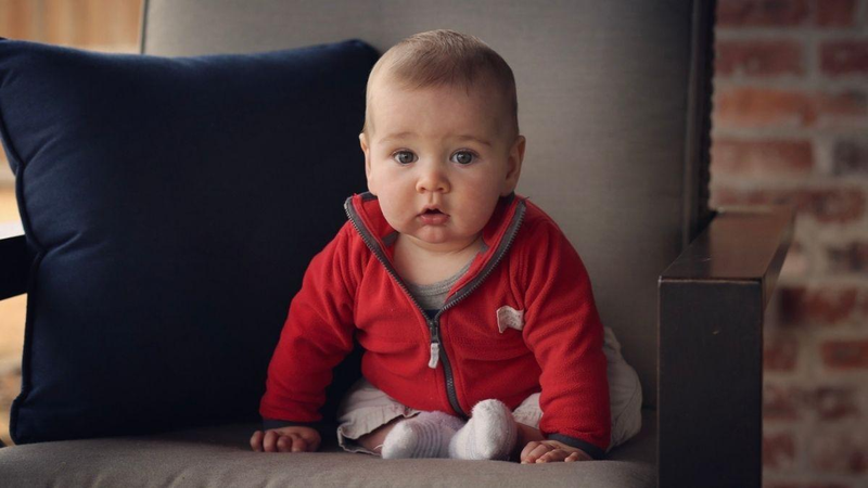 Trẻ sơ sinh ngồi bị cong lưng: Nguyên nhân và cách khắc phục 1