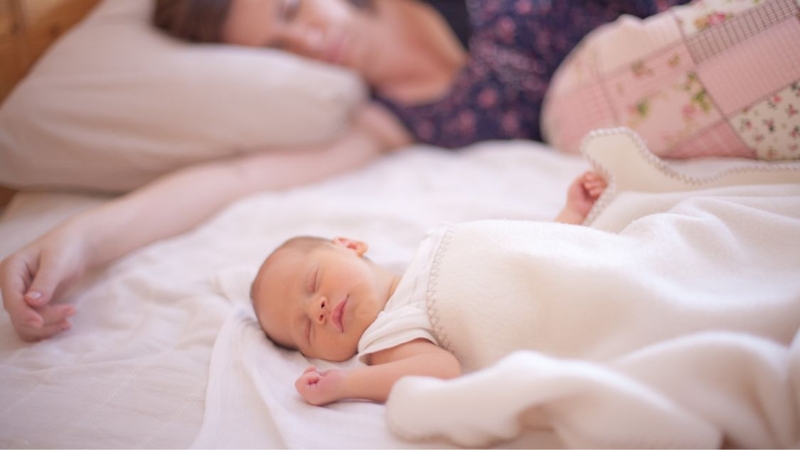 Trẻ sơ sinh ngủ 4 - 5 tiếng không bú có sao không 3