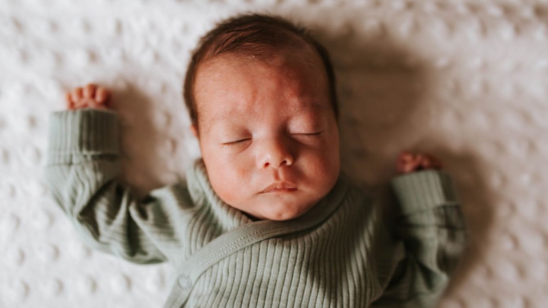 Trẻ sơ sinh ngủ 4 - 5 tiếng không bú có sao không 4