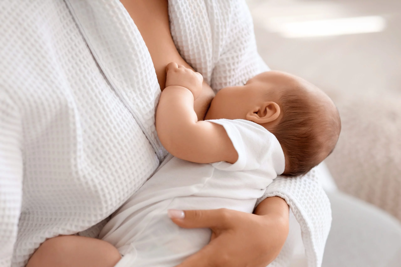 Sữa mẹ luôn là nguồn dinh dưỡng tuyệt vời cho trẻ sơ sinh