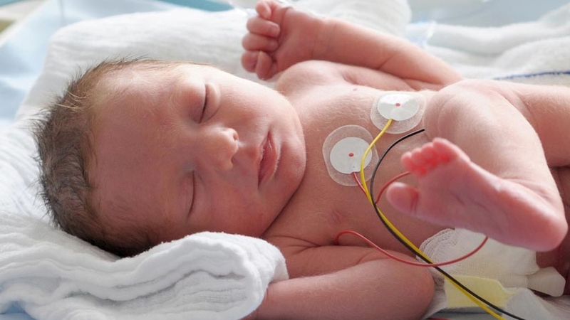 Trẻ sơ sinh tiêm kháng sinh nhiều có sao không? Ba mẹ cần lưu ý 4