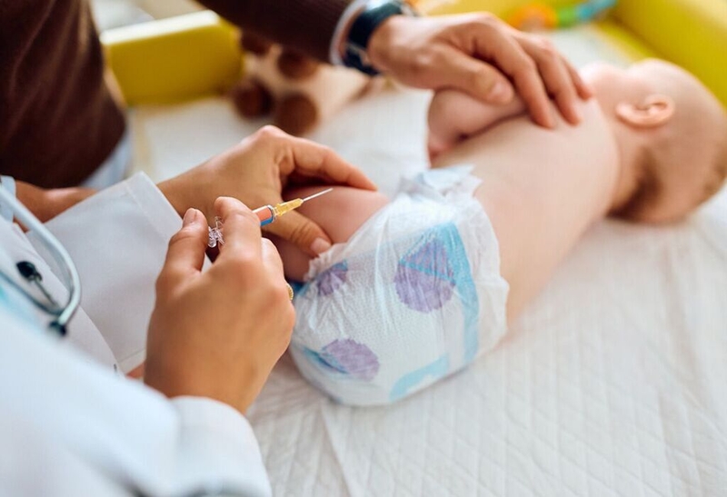 Trẻ sơ sinh tiêm viêm gan B có sốt không? Lịch tiêm vắc xin viêm gan B cho trẻ 1