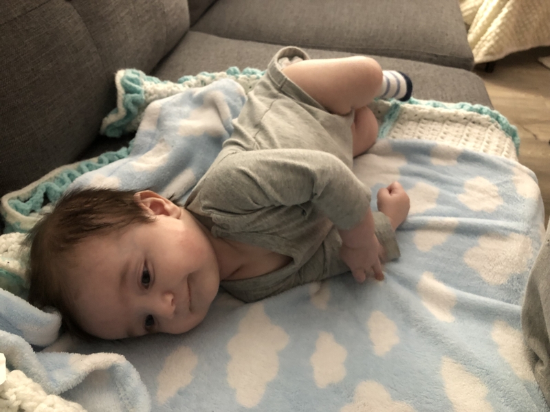 Trẻ sơ sinh vặn mình lồi rốn có sao không? Tìm hiểu ngay! 1