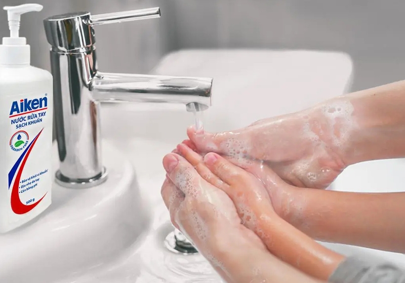 Trẻ sốt cao mắt đỏ: Nguyên nhân, dấu hiệu nhận biết và hướng xử trí 3