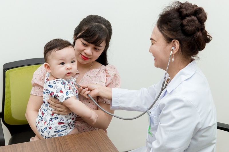 Trẻ sốt cao mắt đỏ: Nguyên nhân, dấu hiệu nhận biết và hướng xử trí 4