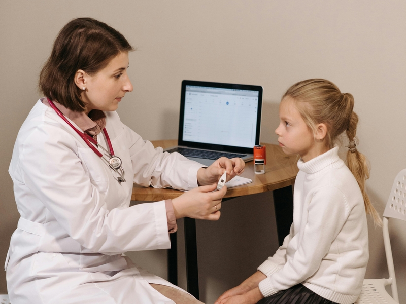 Trẻ sốt xong bị nổi mẩn đỏ: Nguyên nhân và cách xử lý 4