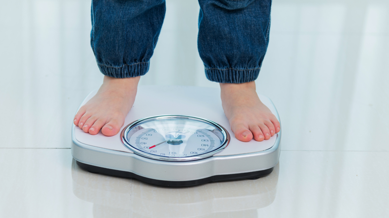 Không thể dùng mức BMI của người lớn để đánh giá tình trạng của con
