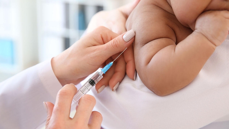 Trẻ tiêm 5 trong 1 muộn có sao không? Mẹ nên làm gì? 1