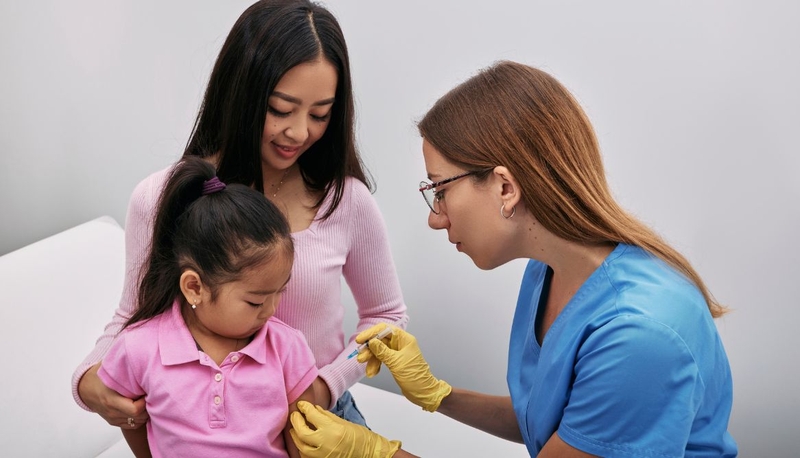 Trẻ tiêm phế cầu về bị ho có sao không? Có cần uống thuốc không 2