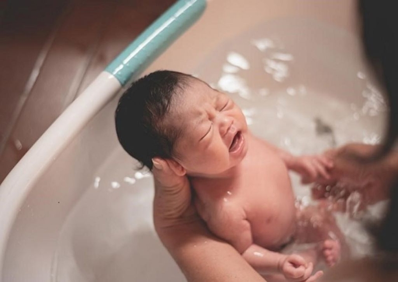 Trẻ tiêm phòng sau bao lâu thì được tắm? Cách tắm sau tiêm an toàn 2