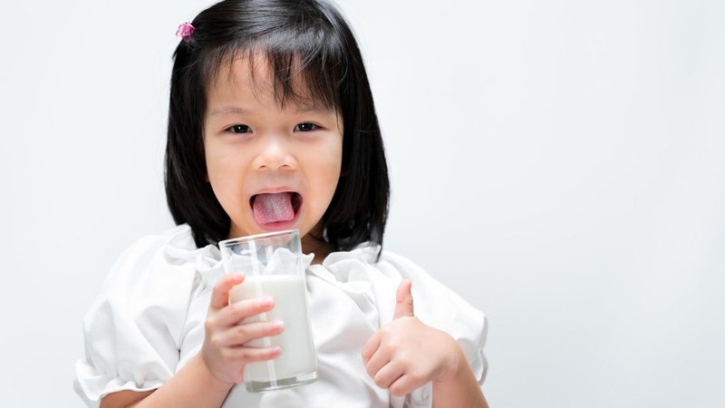 Trẻ trên 3 tuổi có nên uống sữa công thức không 1