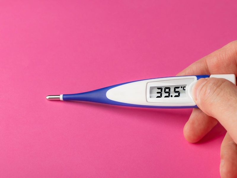 Trẻ uống thuốc hạ sốt có tiêm phòng được không​? Những lưu ý khi tiêm phòng cho trẻ 3