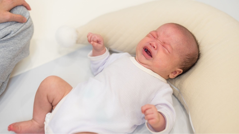 Một số trẻ có thể quấy khóc nhẹ sau khi uống vitamin A