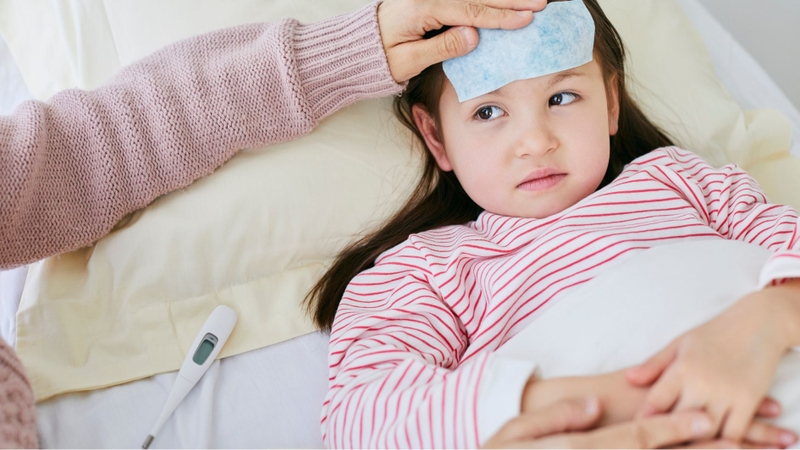 Theo dõi sức khỏe trẻ sau khi uống vitamin A