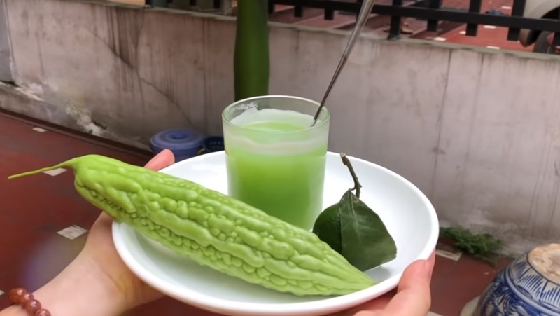 trị dị ứng da mặt bằng khổ qua 2