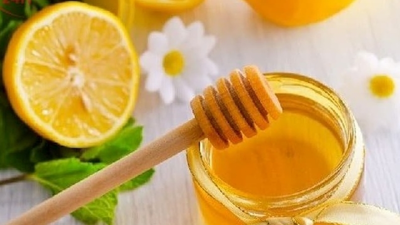 Trị mụn ẩn bằng mật ong kết hợp cùng chanh