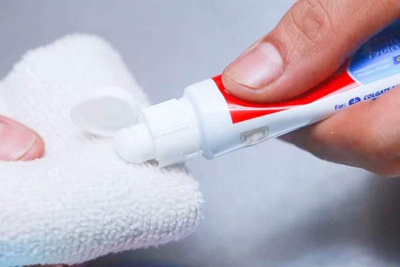 Chỉ nên bôi kem đánh răng lên vùng da bị nám