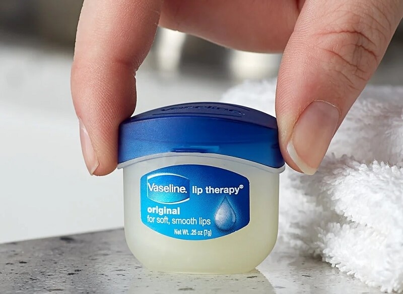 Chú ý khi sử dụng vaseline trong việc trị thâm ở mông.
