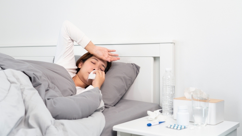 Sốt cao là một trong những triệu chứng bệnh liên cầu khuẩn ở người