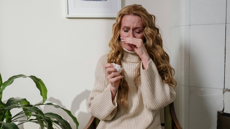 Sưng môi, lưỡi, mí mắt là những triệu chứng có thể gặp khi ăn cua đồng