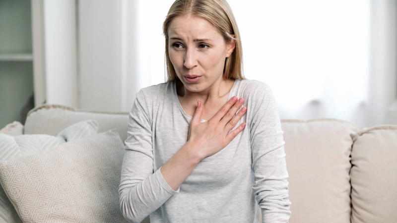 trieu-chung-khi-bi-ong-vo-ve-dot-va-nhung-dieu-can-luu-y 4.jpg