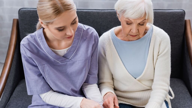 Triệu chứng sa sút trí tuệ là gì? 2