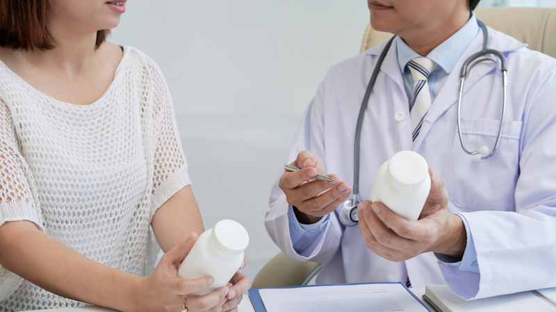Người bệnh không nên tự ý mua thuốc hoặc thay đổi liều khi chưa có chỉ định của nhân viên y tế