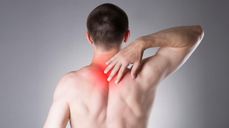 Trời lạnh đau vai gáy phải làm sao? 1