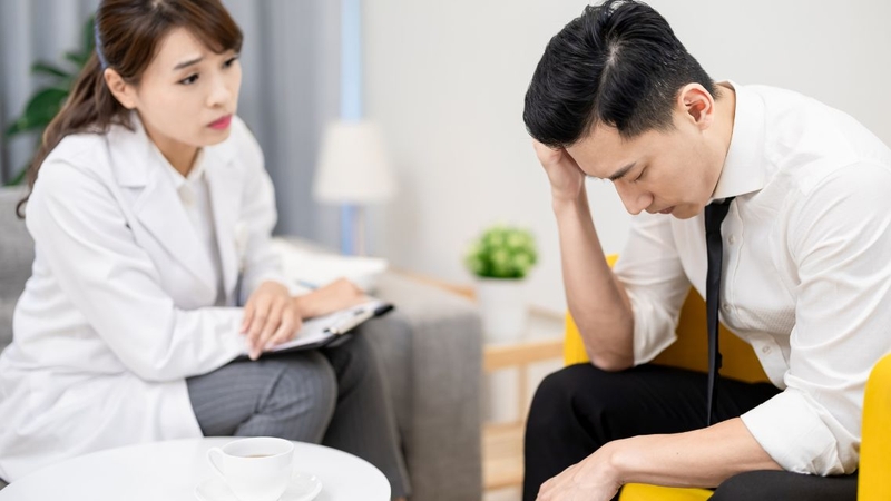 Khi hành vi né tránh ảnh hưởng đến công việc và các mối quan hệ, bạn nên tìm kiếm sự hỗ trợ