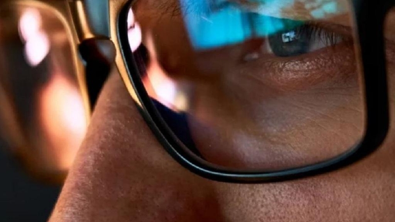 Tròng kính phản quang là gì? Ưu nhược điểm và đối tượng sử dụng 4