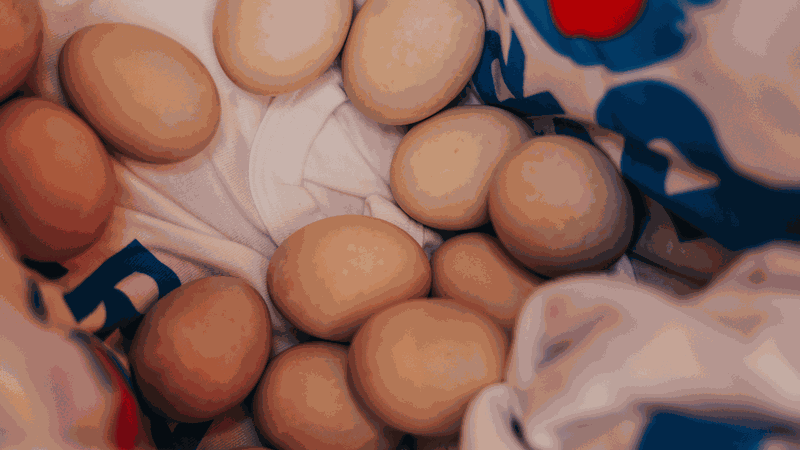 Trứng gà lộn là gì? Có nên ăn trứng gà lộn thường xuyên không 3