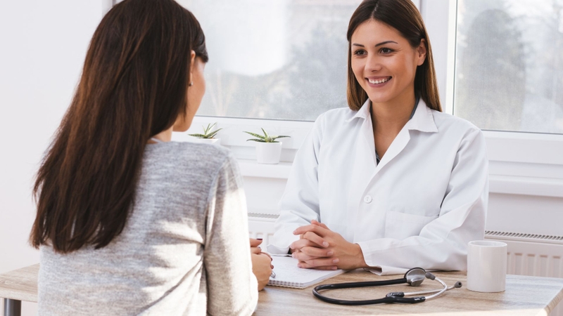 Tham khảo ý kiến bác sĩ trước khi dùng trứng gà ngâm dứa đường phèn để đảm bảo sức khỏe