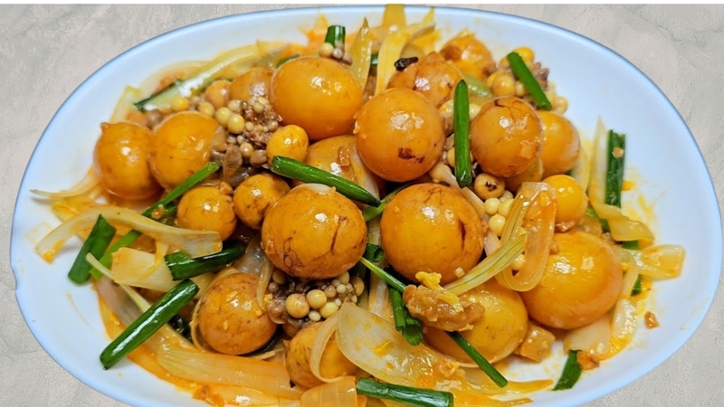 Trứng gà non cần được nấu chín kỹ, không ăn tái để đảm bảo an toàn thực phẩm