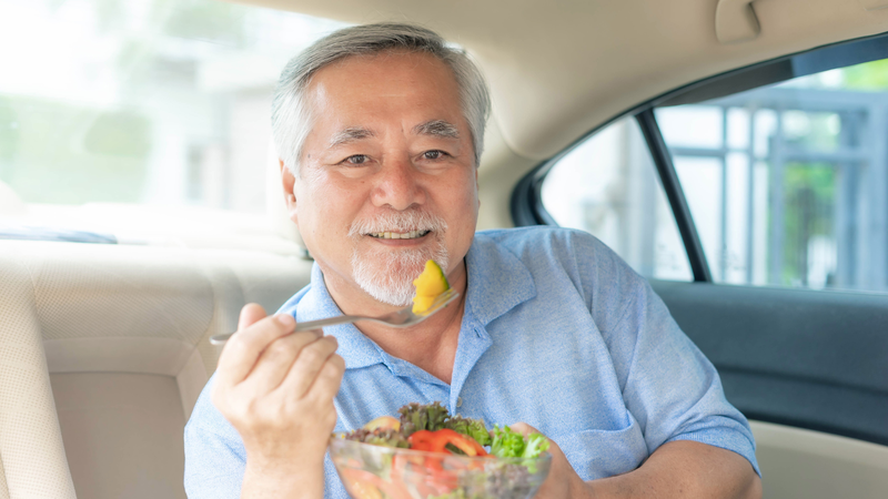 Người cao tuổi nên bổ sung trứng để hỗ trợ tăng cường sức khỏe xương khớp