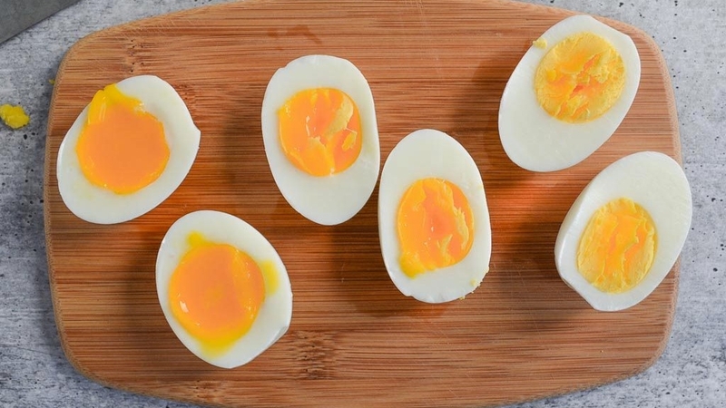 Trứng luộc để qua đêm ăn được không 2
