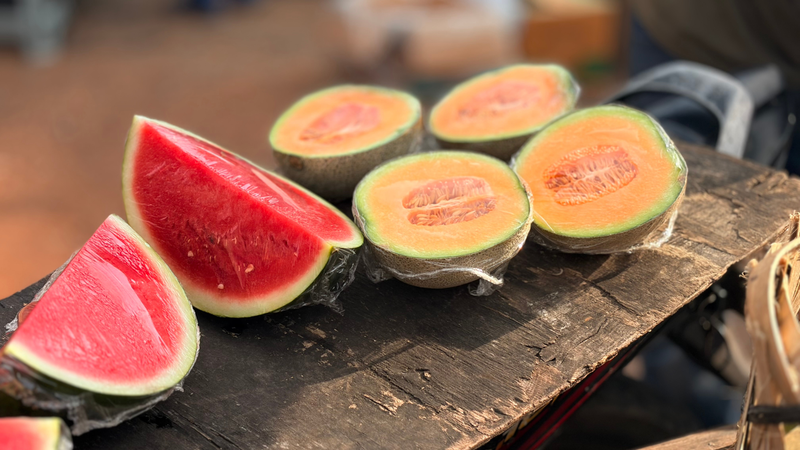 Các loại dưa chứa hàm lượng nước rất cao, giúp cơ thể duy trì đủ nước khi uống rượu